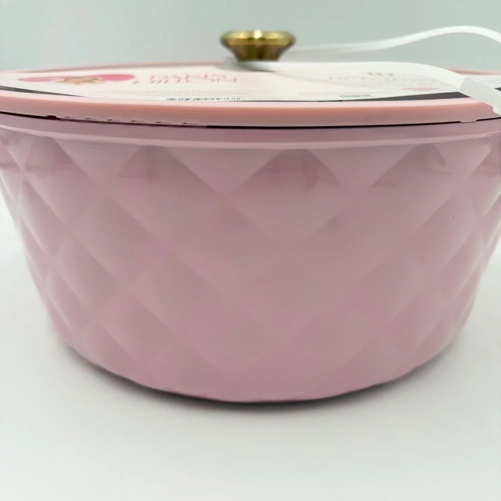 Paris Hilton 10 Quart Cast Aluminum Dutch Oven Pink Quilted Ceramic Nonstick Lid